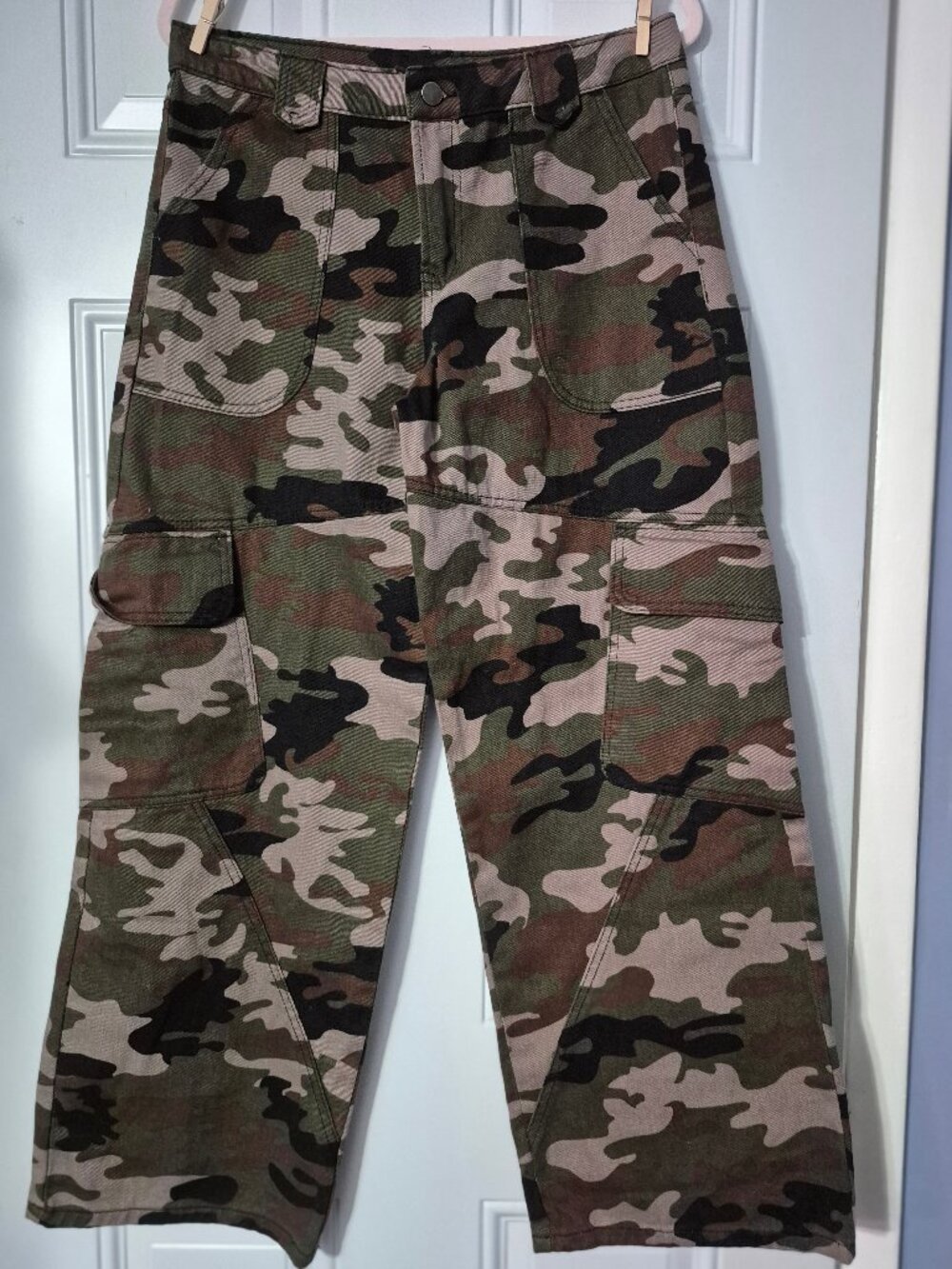 WIDE leg Cargo Pants. Camo. Size 12. New.